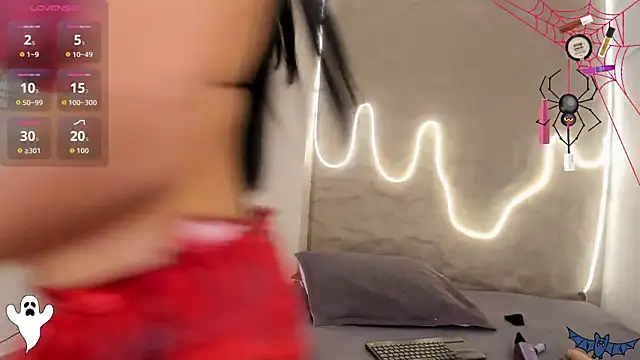 Snapshot of Naomy_gyal chatting on 10/29/25, 07:04 Naomy gyal online show from 10/29/25, 07:04