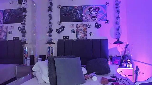 Snapshot of SabrinaV_ chatting on 02/13/26, 11:28 SabrinaV online show from 02/13/26, 11:28