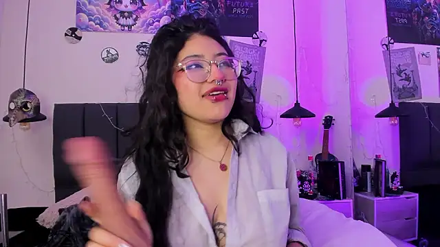 Snapshot of SabrinaV_ chatting on 03/17/26, 11:35 SabrinaV online show from 03/17/26, 11:35