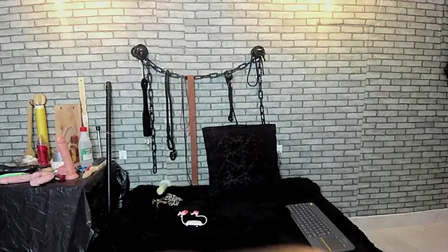 Snapshot of BDSM_MEDUZA chatting on 11/15/25, 12:56 BDSM MEDUZA online show from 11/15/25, 12:56