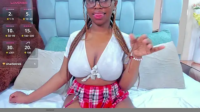 Snapshot of hazellanee chatting on 11/09/25, 11:58 hazellanee online show from 11/09/25, 11:58