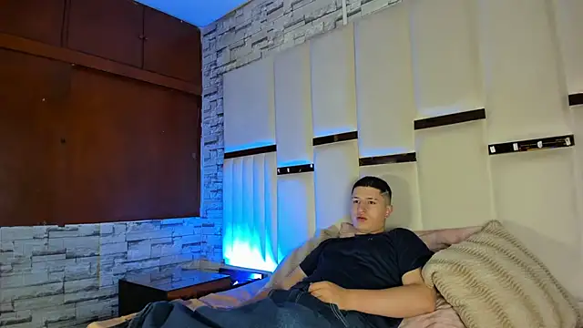 ANLLELOAndANGELA online show from 04/15/26, 05:20