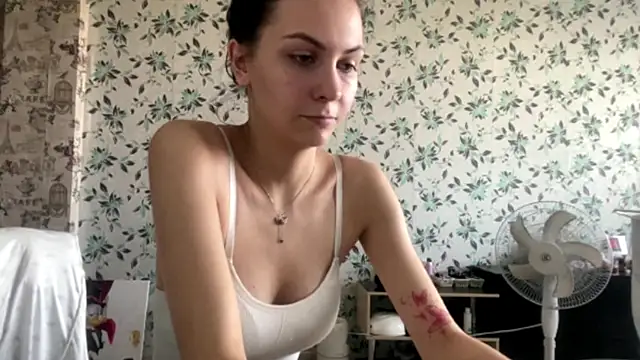 Snapshot of DevoraShaban chatting on 09/19/25, 04:14 DevoraShaban online show from 09/19/25, 04:14