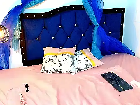 Selenegomezz online show from 12/18/25, 08:04