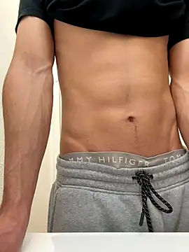 Snapshot of gymratforyouu chatting on 10/10/25, 01:04 gymratforyouu online show from 10/10/25, 01:04