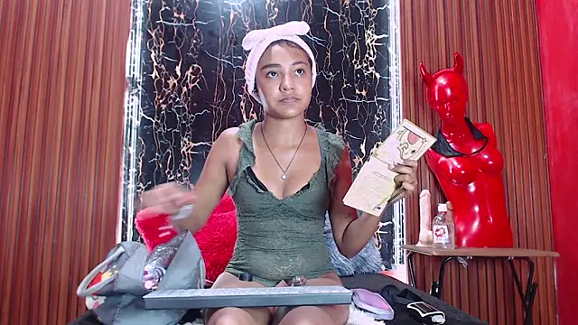 MadelinPaterson online show from 01/17/26, 04:54