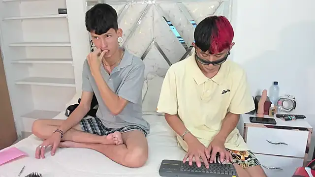 DemianSalvatore online show from 10/24/25, 07:54