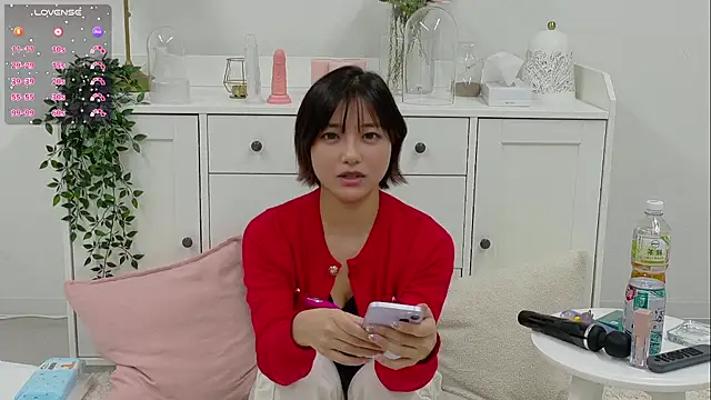 Snapshot of OnigiriJapan chatting on 12/18/25, 06:41 OnigiriJapan online show from 12/18/25, 06:41