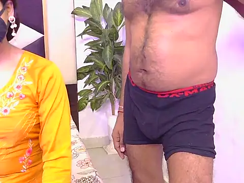 Lovelyy-couple online show from 10/23/25, 06:39