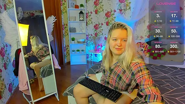 RoseThomas  online show from 11/23/25, 09:42