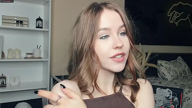 MaliaBourraine online show from 05/17/26, 07:28