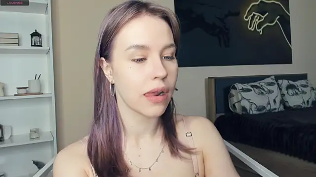 Snapshot of MaliaBourraine chatting on 06/15/26, 07:43 MaliaBourraine online show from 06/15/26, 07:43