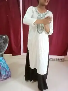 pari rani7 online show from 10/15/25, 04:01