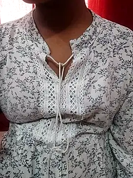 pari rani7 online show from 10/31/25, 03:40