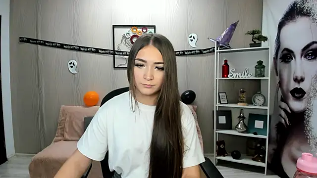 EllaClarke online show from 10/31/25, 12:50