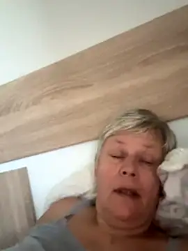 Snapshot of VyC7564 chatting on 10/28/25, 09:24 VyC7564 online show from 10/28/25, 09:24