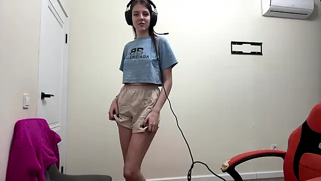 Elira Breeze online show from 02/02/26, 12:37