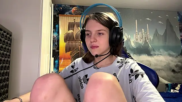 Elira Breeze online show from 03/04/26, 12:22