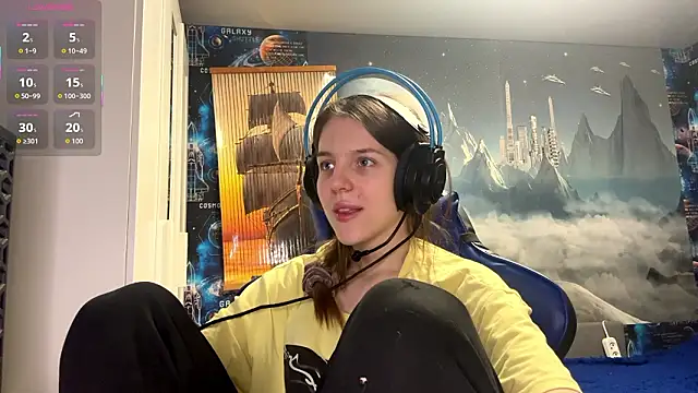 Elira Breeze online show from 03/12/26, 01:17