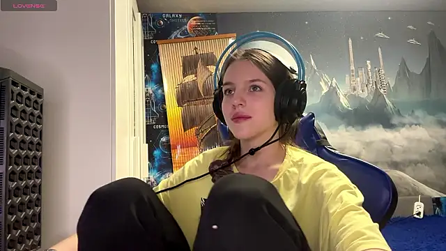 Elira Breeze online show from 03/13/26, 05:08