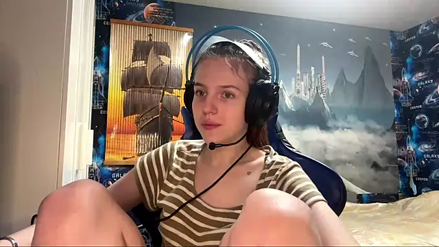 Elira Breeze online show from 04/09/26, 02:33