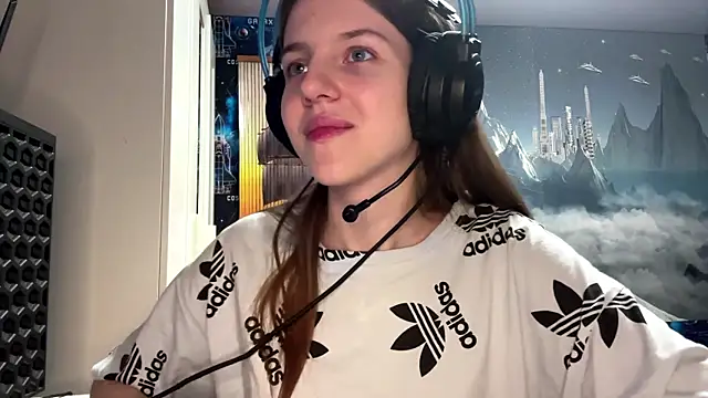 Elira Breeze online show from 04/18/26, 03:27