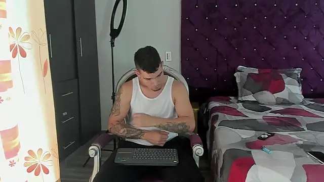 BooyHott  online show from 10/10/25, 07:24