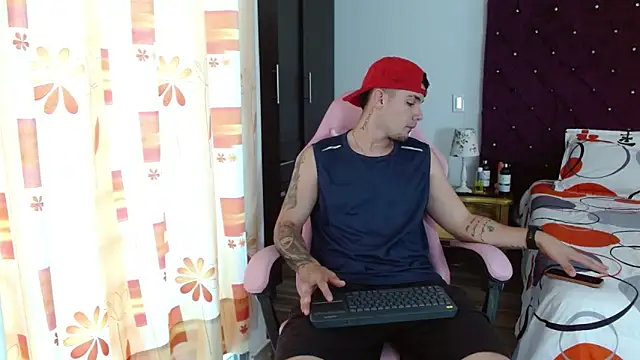 BooyHott  online show from 10/25/25, 07:19