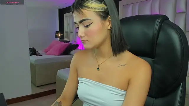 LuisaJonnes  online show from 11/18/25, 04:22