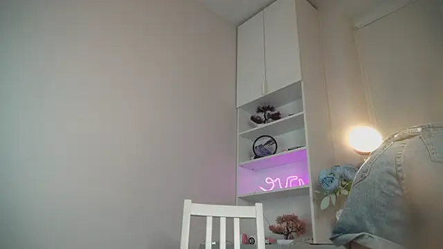 Snapshot of lovekissmes chatting on 09/24/25, 02:09 lovekissmes online show from 09/24/25, 02:09