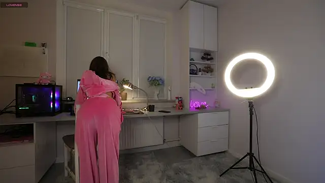 Snapshot of lovekissmes chatting on 11/02/25, 03:03 lovekissmes online show from 11/02/25, 03:03