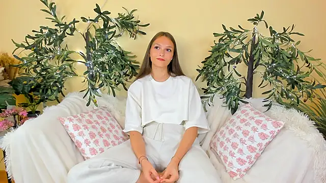 Snapshot of KailaTerres chatting on 09/19/25, 08:27 KailaTerres online show from 09/19/25, 08:27