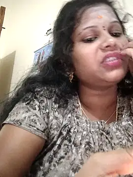 Snapshot of sweetqueen143 chatting on 09/30/25, 03:28 sweetqueen143 online show from 09/30/25, 03:28