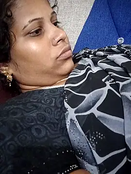 Snapshot of sweetqueen143 chatting on 10/10/25, 04:50 sweetqueen143 online show from 10/10/25, 04:50