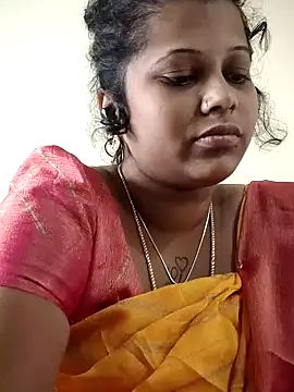 Snapshot of sweetqueen143 chatting on 10/18/25, 05:43 sweetqueen143 online show from 10/18/25, 05:43