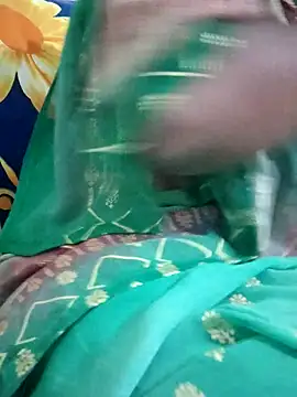 Snapshot of sweetqueen143 chatting on 10/24/25, 04:25 sweetqueen143 online show from 10/24/25, 04:25