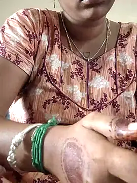 Snapshot of sweetqueen143 chatting on 11/04/25, 03:27 sweetqueen143 online show from 11/04/25, 03:27