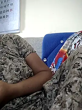 Snapshot of sweetqueen143 chatting on 11/17/25, 02:39 sweetqueen143 online show from 11/17/25, 02:39