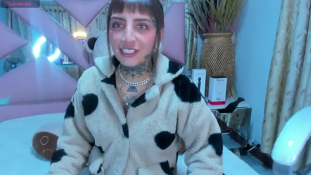 Gyal 8  online show from 09/25/25, 03:54