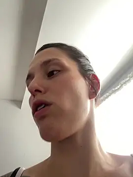 Snapshot of xvalentinaof chatting on 02/10/26, 08:24 xvalentinaof online show from 02/10/26, 08:24