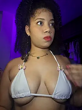 Snapshot of hottielatina chatting on 11/08/25, 10:52 hottielatina online show from 11/08/25, 10:52