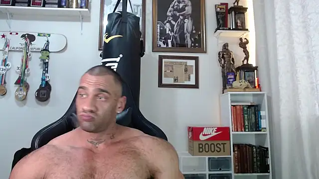 Snapshot of henryhadesflirt chatting on 11/17/25, 07:41 henryhadesflirt online show from 11/17/25, 07:41