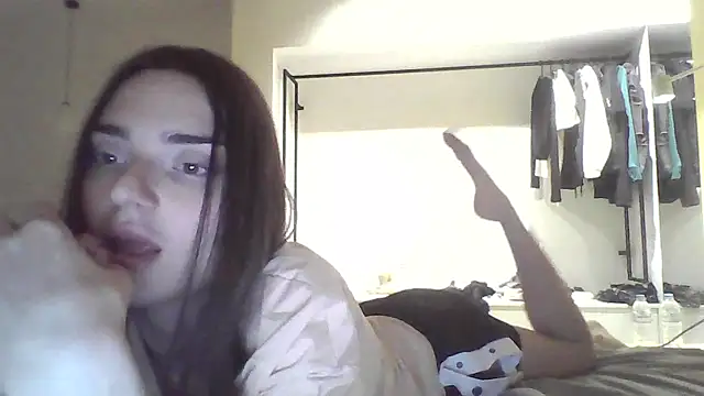 Snapshot of Luna_Samosienko chatting on 09/25/25, 06:33 Luna Samosienko online show from 09/25/25, 06:33