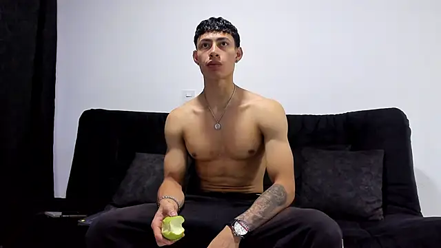 Snapshot of jey_cox23 chatting on 11/22/25, 10:36 jey cox23 online show from 11/22/25, 10:36