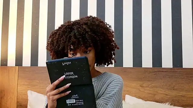 Snapshot of Stellaciel_ chatting on 10/24/25, 10:28 Stellaciel online show from 10/24/25, 10:28