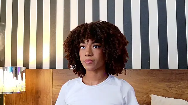 Snapshot of Stellaciel_ chatting on 10/28/25, 10:12 Stellaciel online show from 10/28/25, 10:12