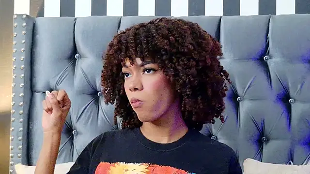 Snapshot of Stellaciel_ chatting on 12/19/25, 10:28 Stellaciel online show from 12/19/25, 10:28