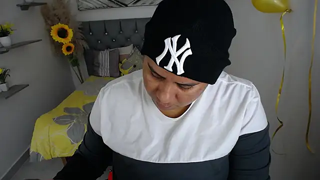 hotlesby valery online show from 10/16/25, 07:04