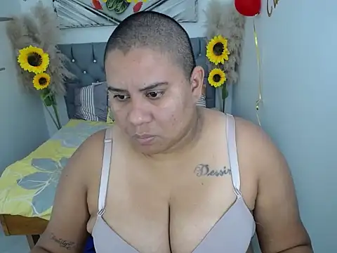 hotlesby valery online show from 10/21/25, 12:17