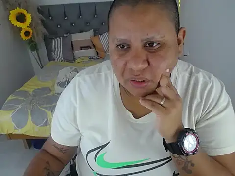 hotlesby valery online show from 11/14/25, 12:04